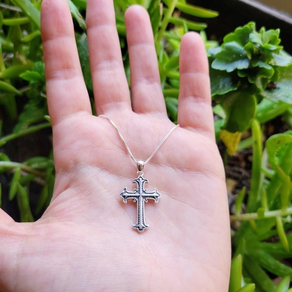 New Solid 925 Sterling Silver Ornate Cross Necklace - Picture 4 of 16